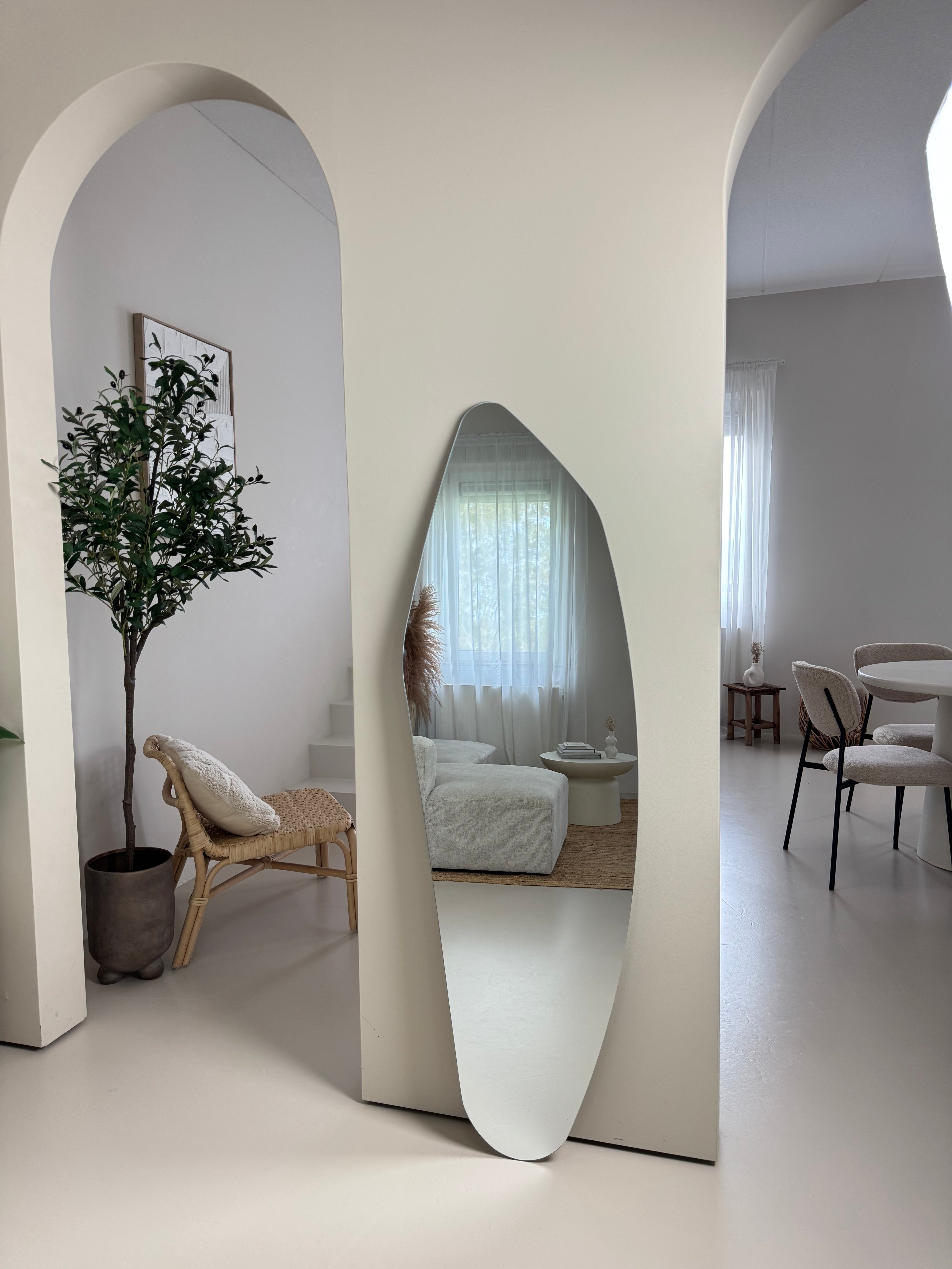 Organische spiegel curved 160x50 cm– uitsluitend ophangbaar aan de muur