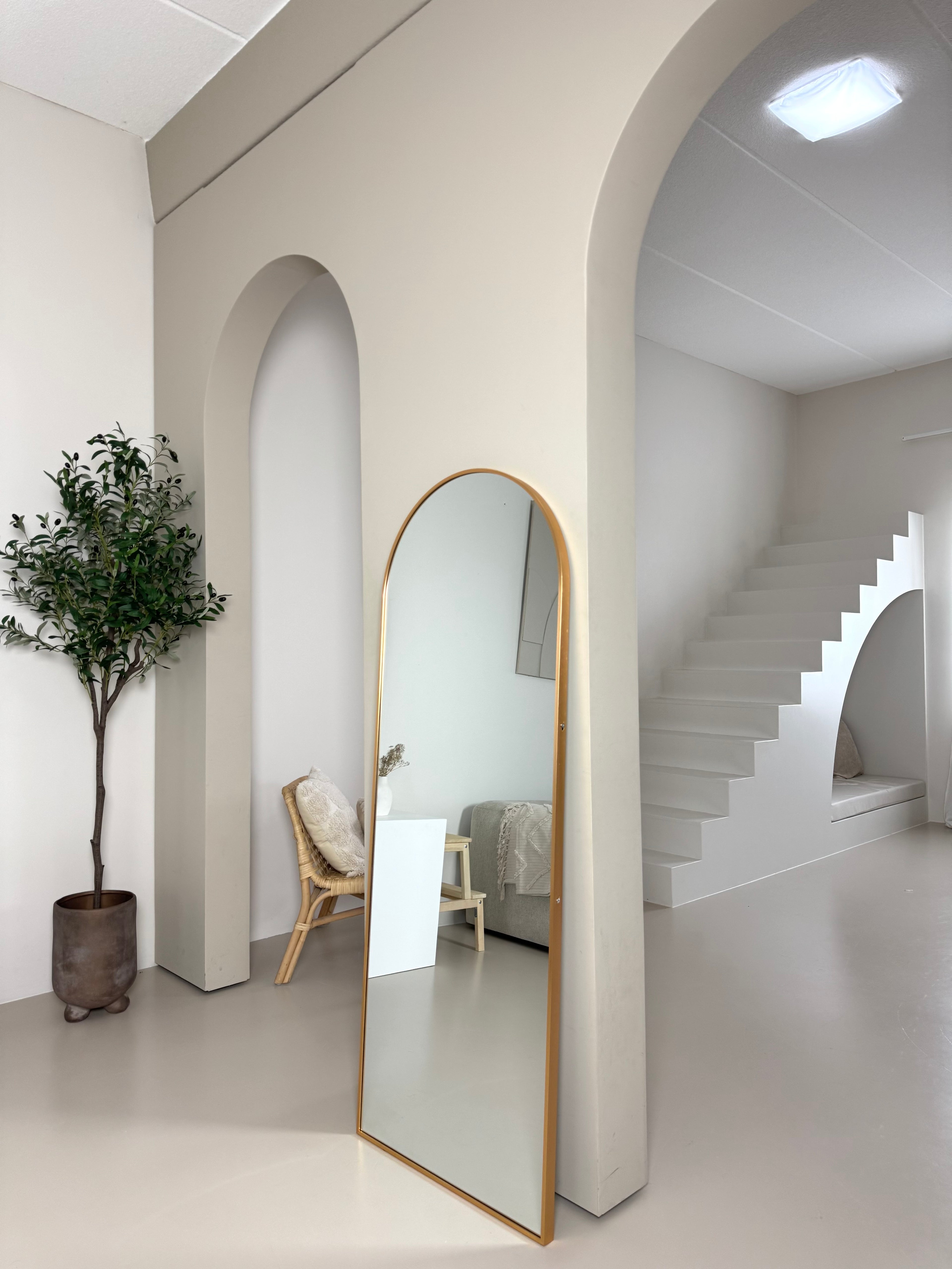 Ovale spiegel goud 160×60 cm – ophangbaar, leunend of staand met standaard