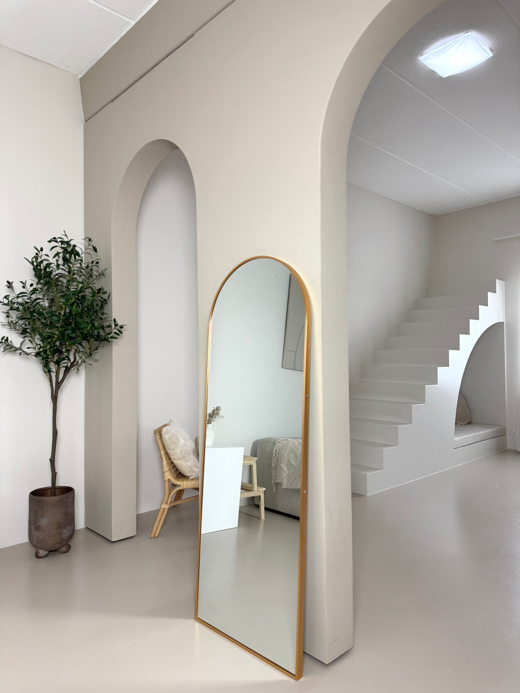 Ovale spiegel goud 160×60 cm – ophangbaar, leunend of staand met standaard