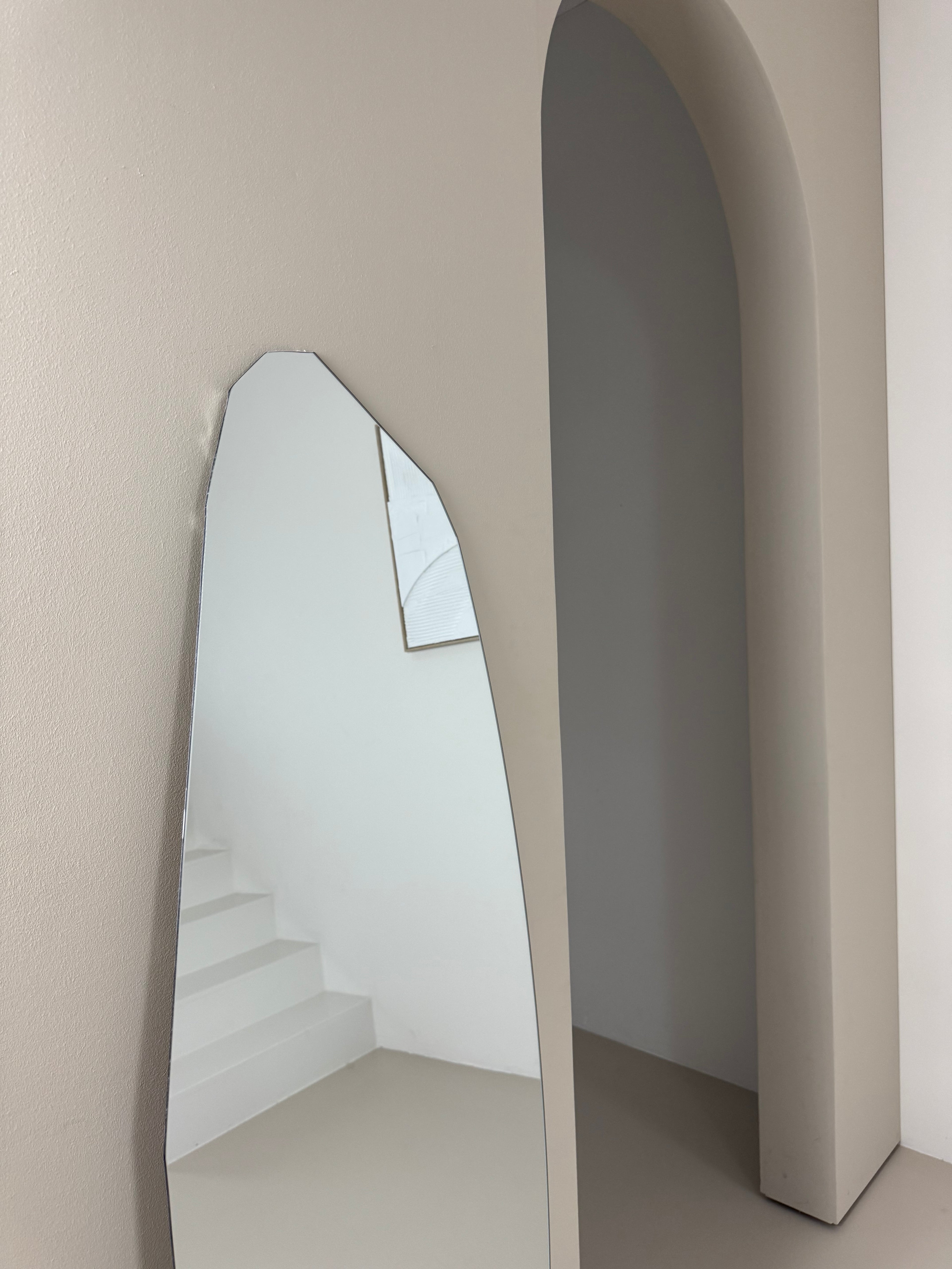 Organische spiegel soft squared 160x50 cm– ophangbaar aan de muur