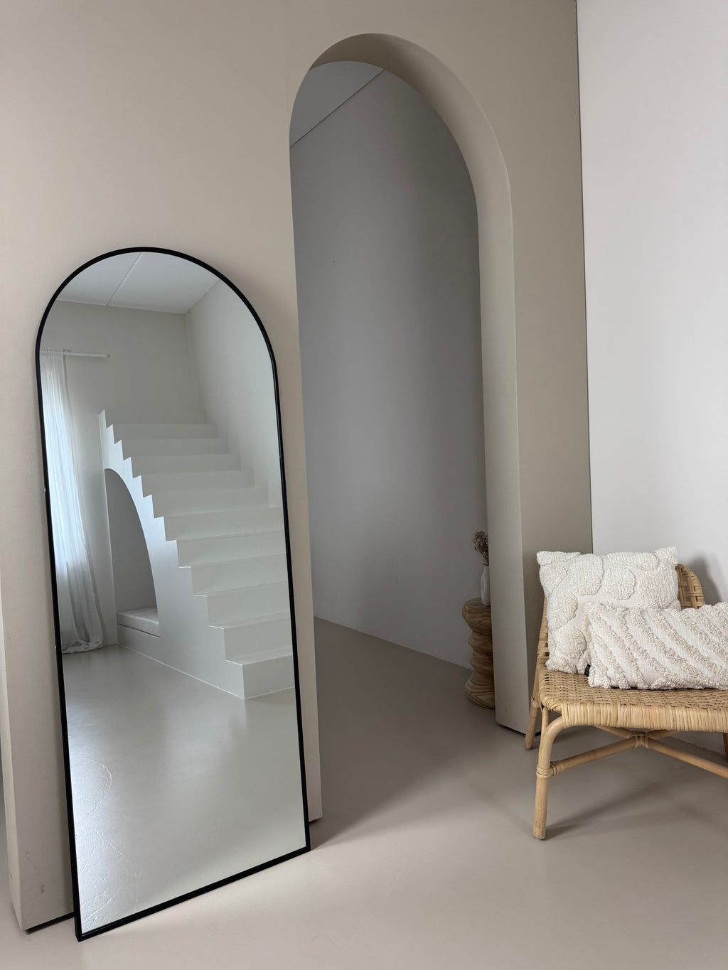 Ovale spiegel zwart 160×60 cm – ophangbaar, leunend of staand met standaard