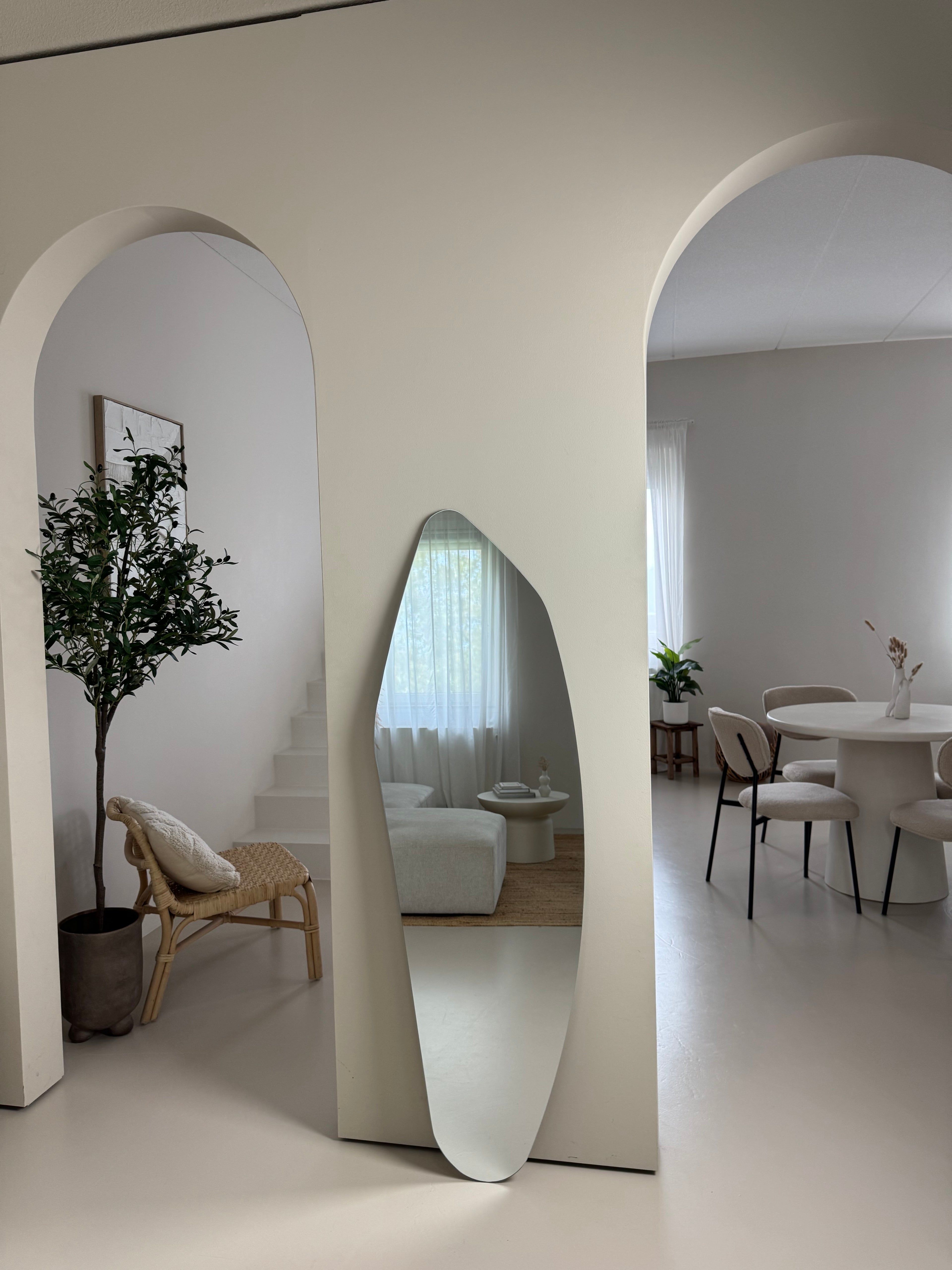 Organische spiegel curved 160x50 cm– uitsluitend ophangbaar aan de muur