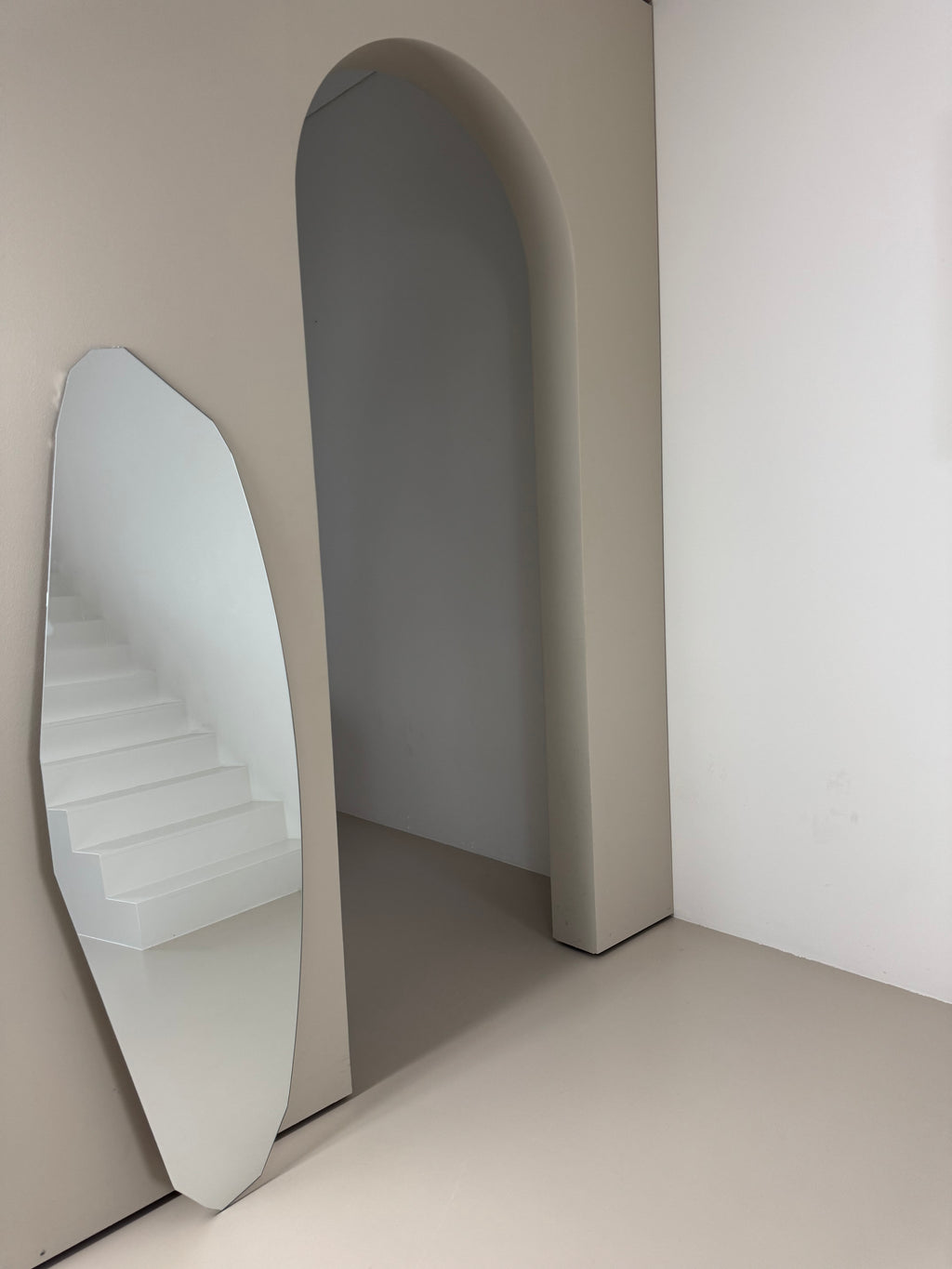 Organische spiegel soft squared 160x50 cm– ophangbaar aan de muur