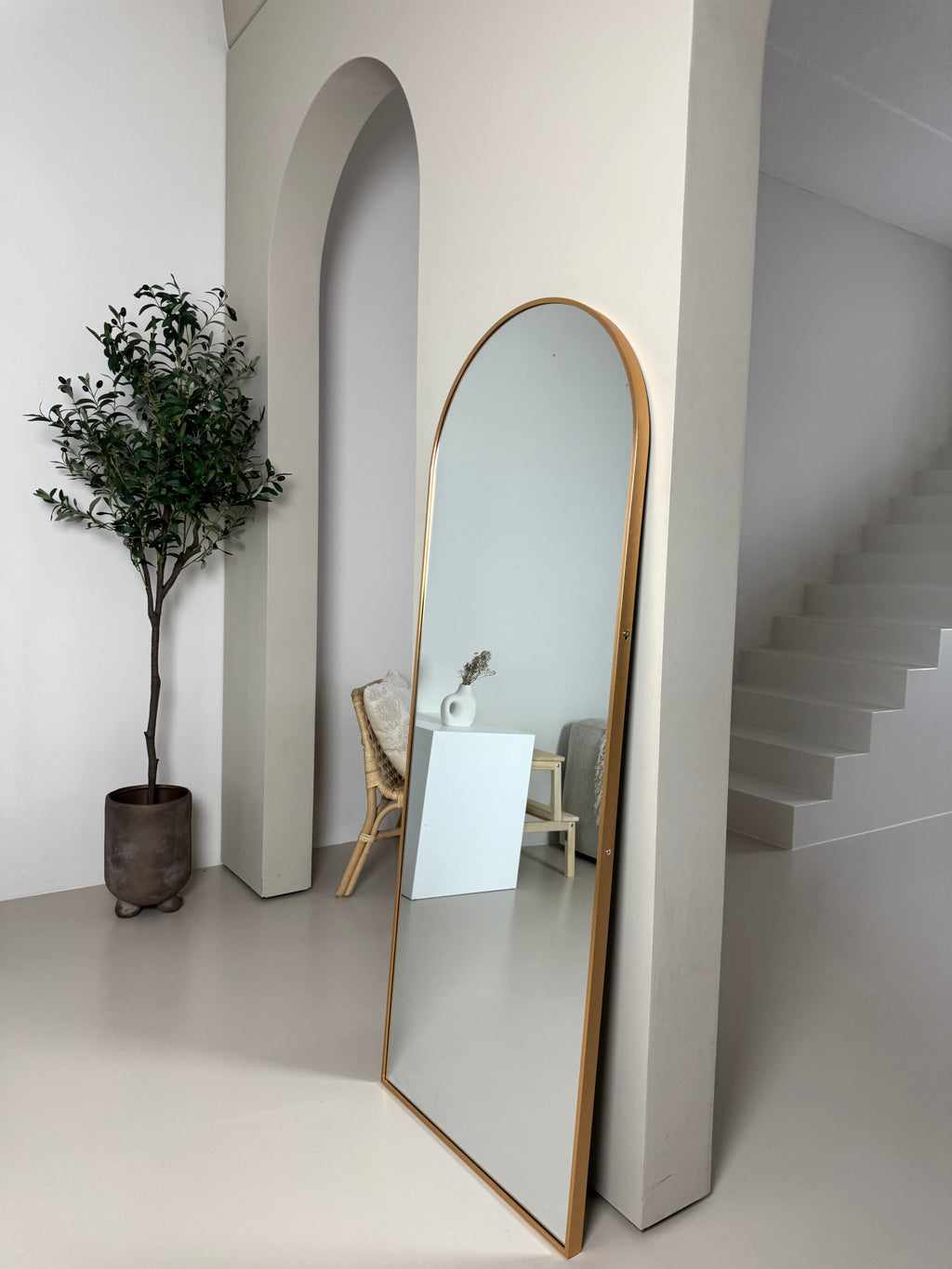 Ovale spiegel goud 160×60 cm – ophangbaar, leunend of staand met standaard