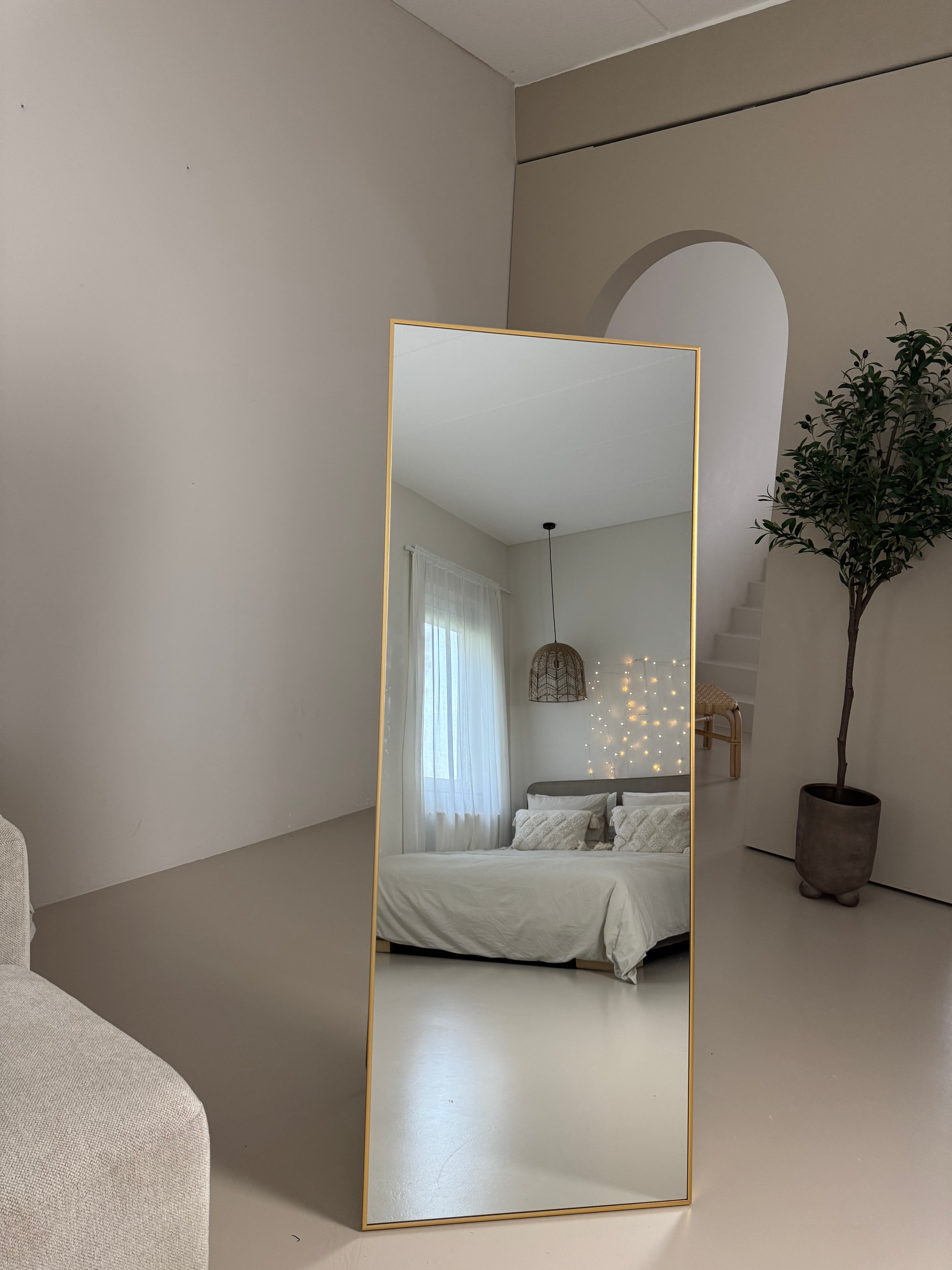 Rechthoekige spiegel goud 160×60 cm – ophangbaar, leunend of staand met standaard