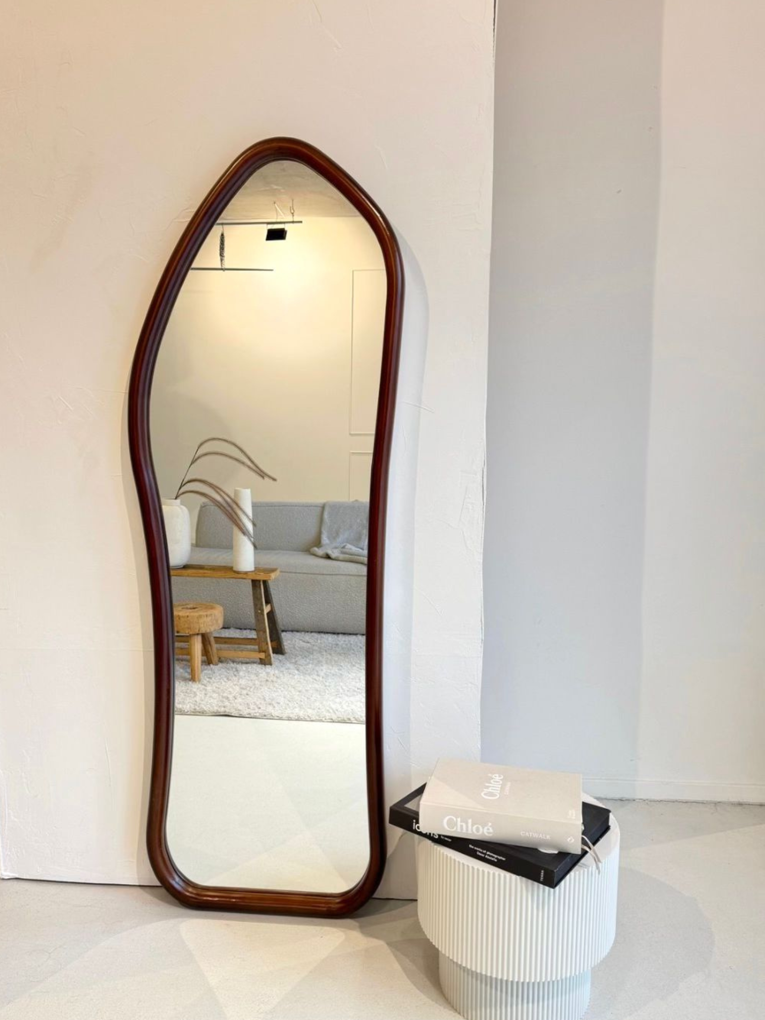 Organische houten spiegel 170×60 cm – ophangbaar, leunend of staand met standaard