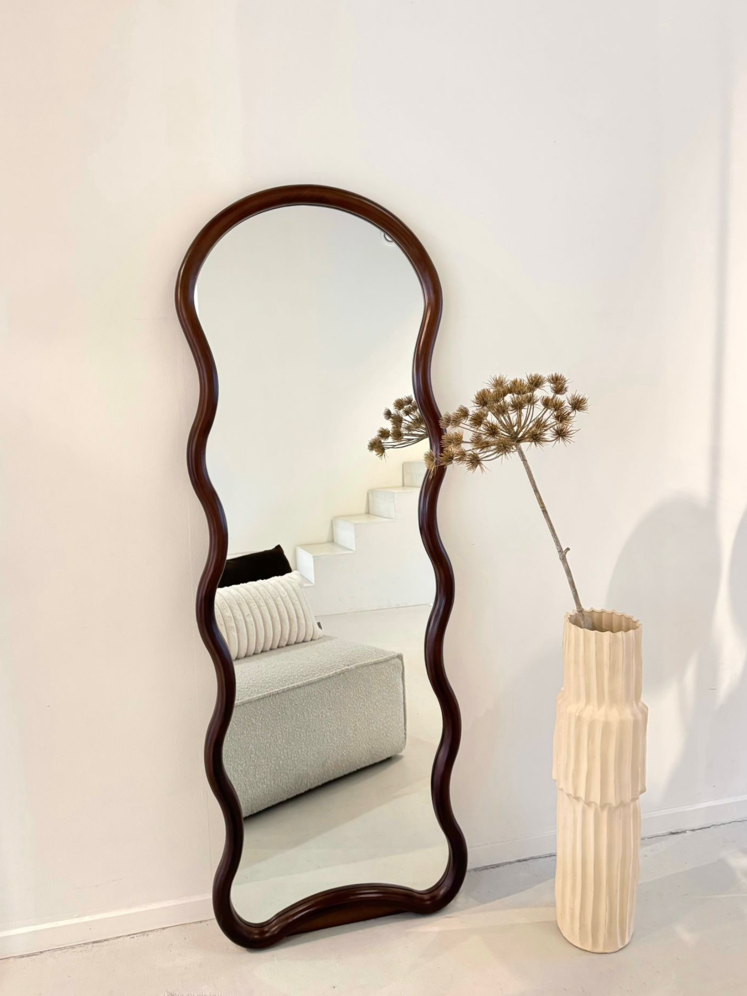 Golvende houten spiegel 170×60 cm – ophangbaar, leunend of staand met standaard