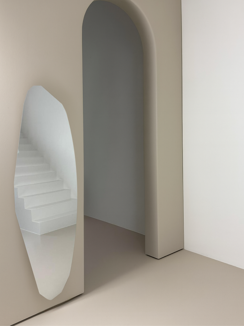 Organische spiegel soft squared 160x50 cm– ophangbaar aan de muur