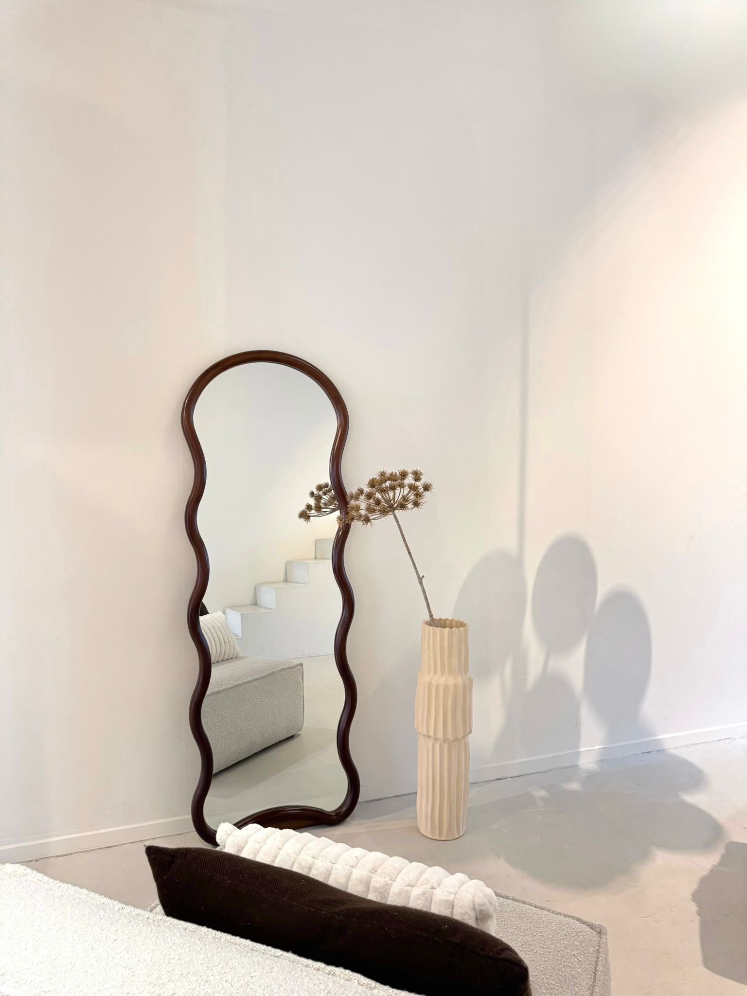 Golvende houten spiegel 170×60 cm – ophangbaar, leunend of staand met standaard