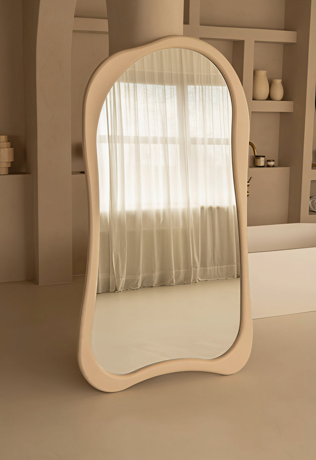 Grote organische spiegel beige 180x100 cm