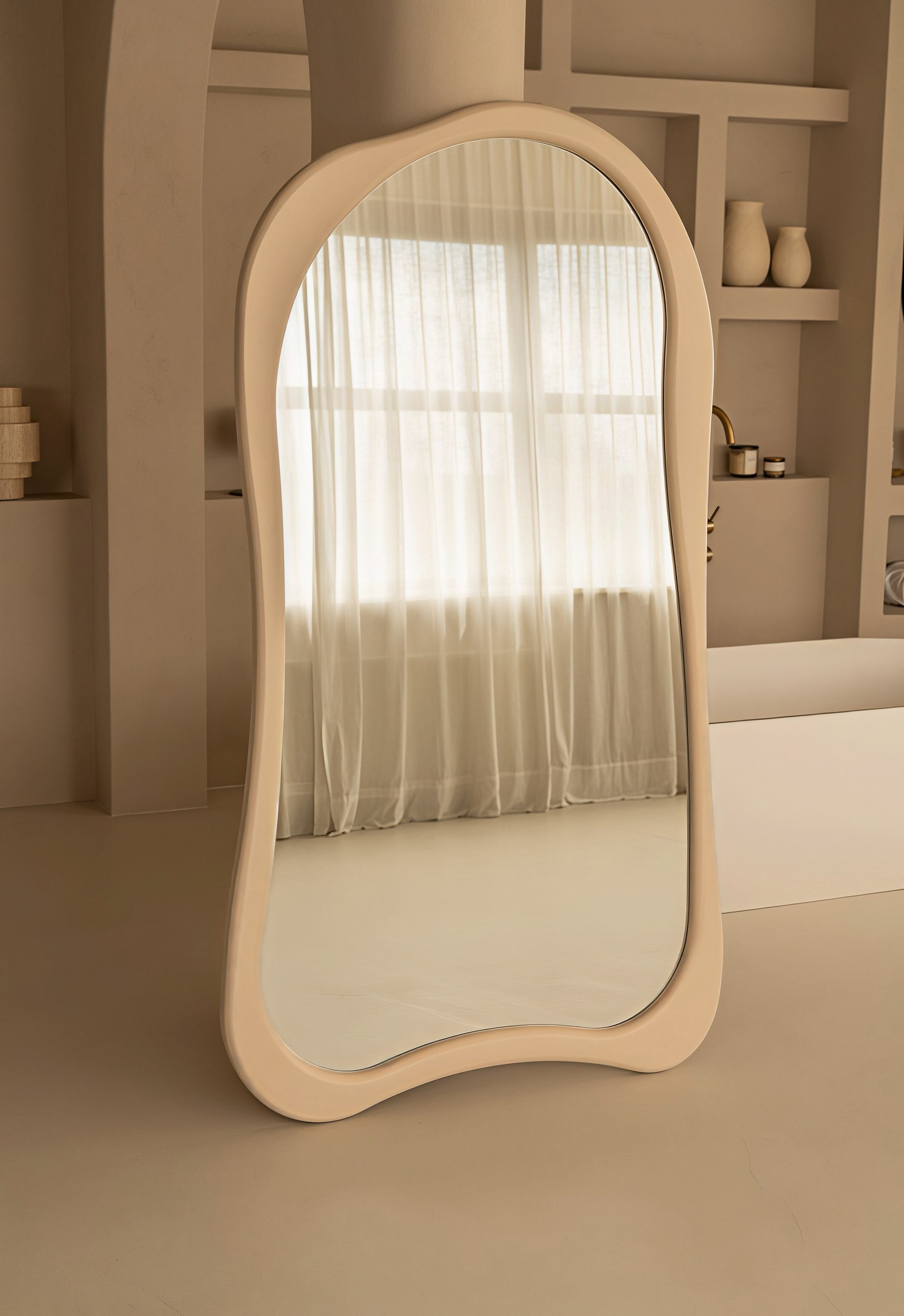 Grote organische spiegel beige 180x100 cm
